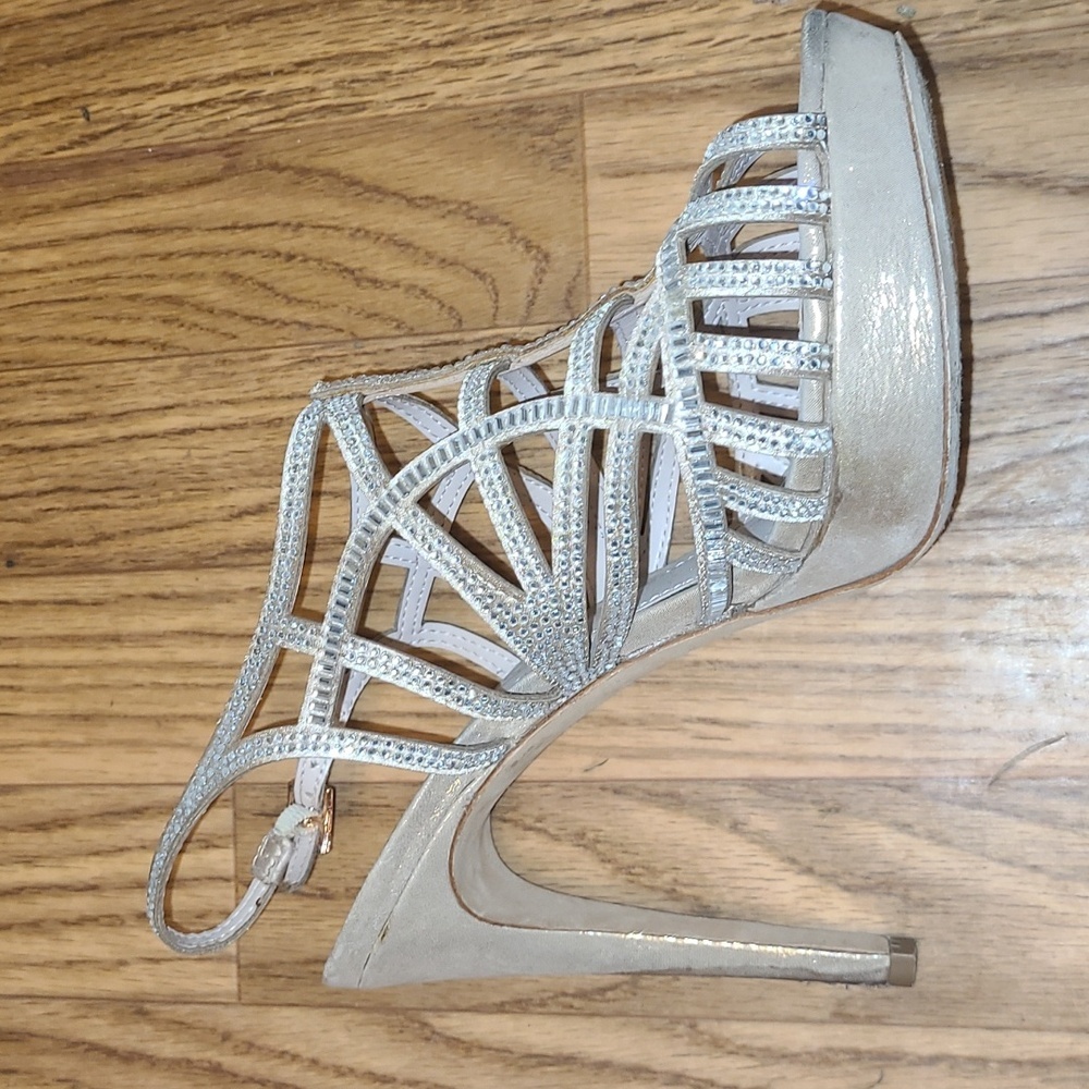 Elegant Strappy High Heels - Metallic Designer Vince Camuto 10